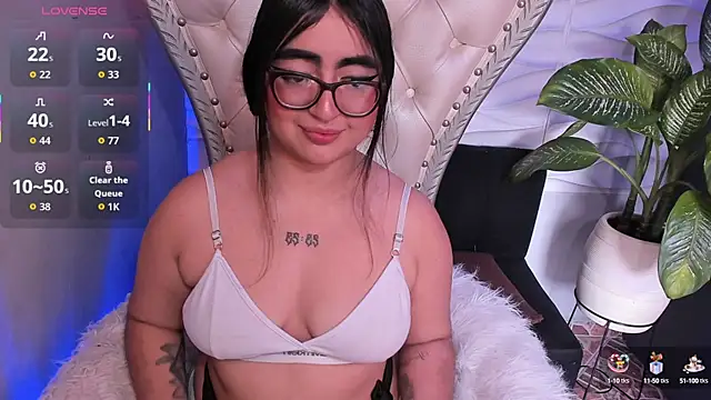 April  foxx online show from September 2025 03:45:01 PM