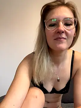 LauraLuxxx online show from November 2025 08:20:02 AM