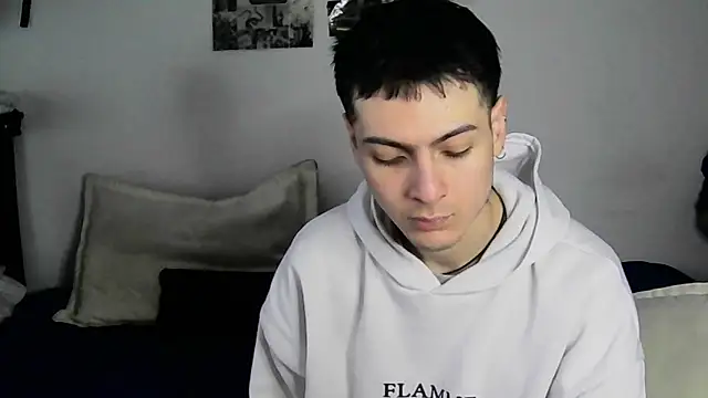 Snapshot of Dioniso_guy8 chatting on September 2025 12:40:01 PM Dioniso guy8 online show from September 2025 12:40:01 PM