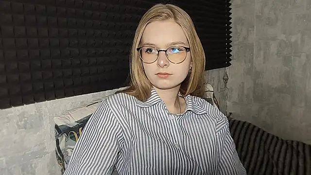 LiaVibes online show from March 2026 05:37:02 AM