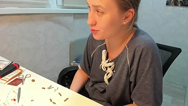 sofamuffin online show from November 2025 01:48:02 AM