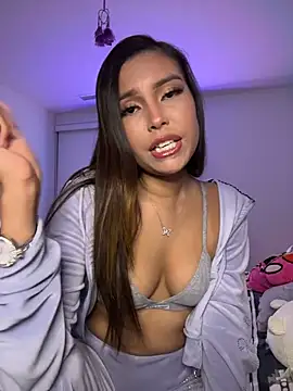 Snapshot of lillytiller chatting on June 2026 06:33:01 AM lillytiller online show from June 2026 06:33:01 AM