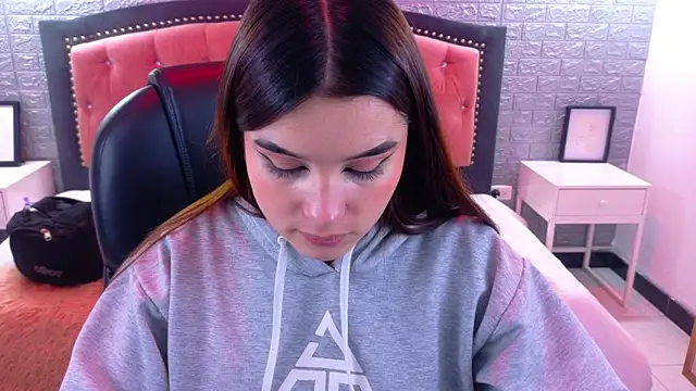 Natalie loffreda online show from October 2025 03:04:02 AM