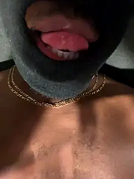 Snapshot of Tropicale_ chatting on October 2025 01:48:02 PM Tropicale online show from October 2025 01:48:02 PM