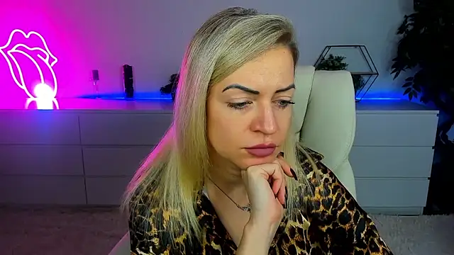 Anna Snows online show from September 2025 05:31:01 AM