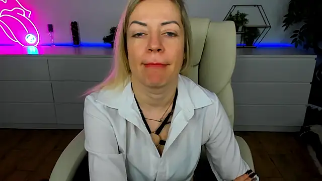 Anna Snows online show from November 2025 06:36:02 AM