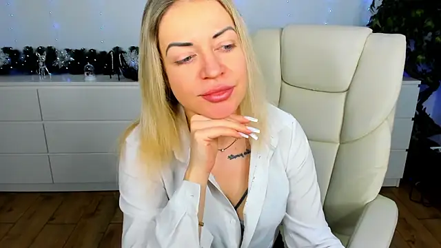 Anna Snows online show from December 2025 06:42:02 AM