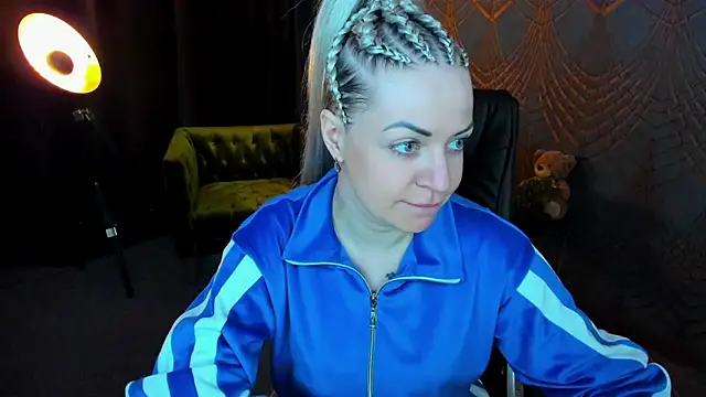 Anna Snows online show from April 2026 04:18:01 PM