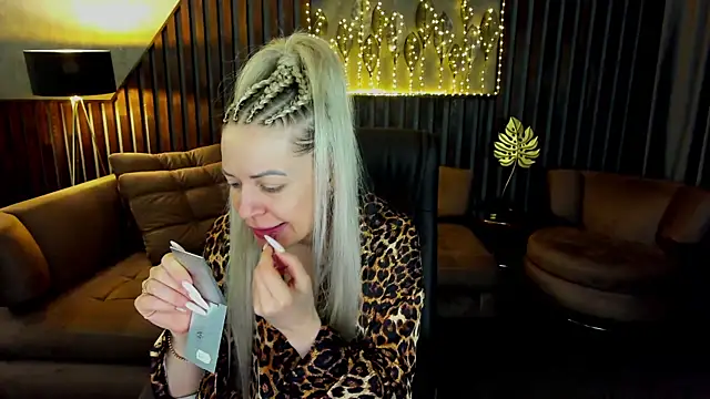 Anna Snows online show from April 2026 05:23:01 AM