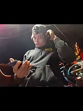 twistafatpipe online show from October 2025 05:54:02 AM