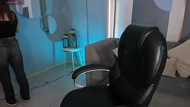 LizzCooper online show from November 2025 05:28:02 PM