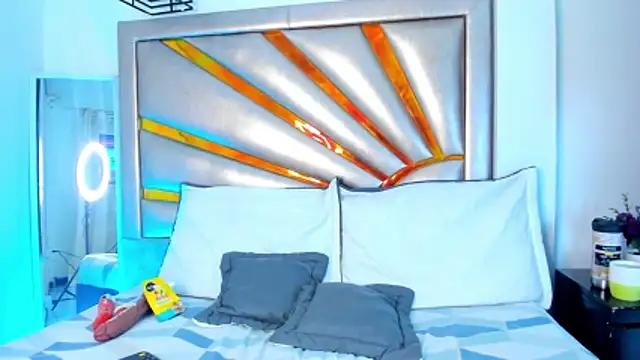 miiaStorm online show from February 2026 03:44:01 AM