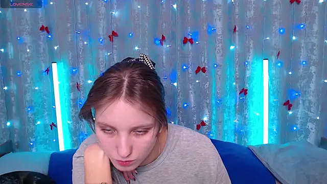 Leonaalove online show from February 2026 12:08:01 PM