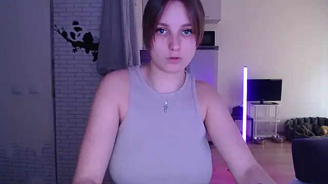 Leonaalove online show from April 2026 01:41:01 PM