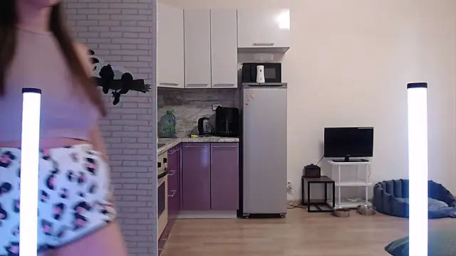 Leonaalove online show from April 2026 12:44:02 PM