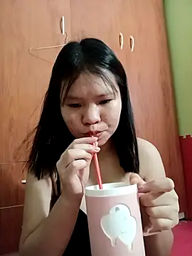 emyeuhss online show from October 2025 01:34:01 PM