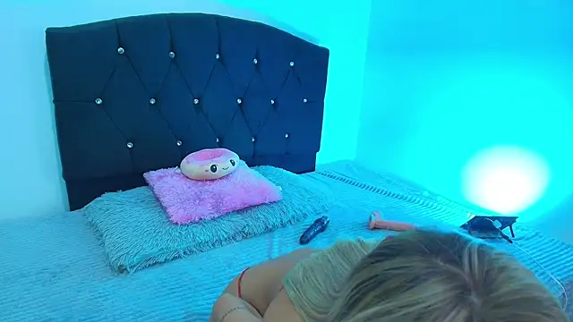 Sophia Nights online show from October 2025 12:30:02 AM