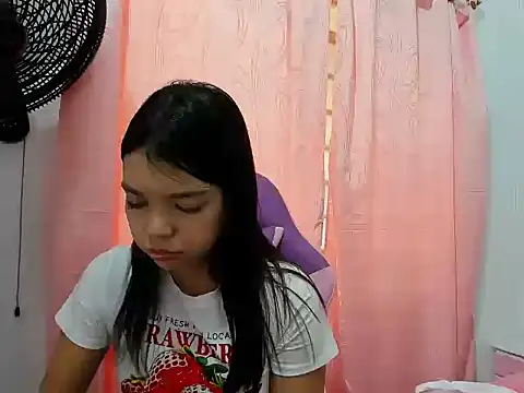 shy luna18 online show from September 2025 05:12:02 PM