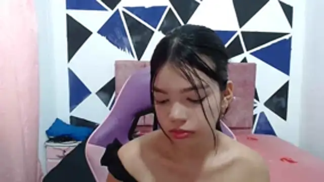 shy luna18 online show from November 2025 01:43:03 PM