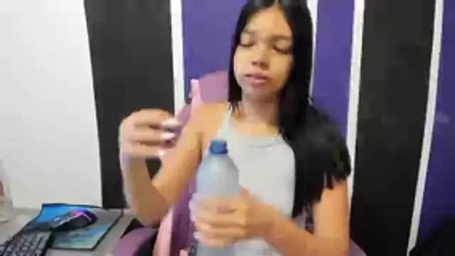 Snapshot of shy_luna18 chatting on January 2026 01:46:01 PM shy luna18 online show from January 2026 01:46:01 PM