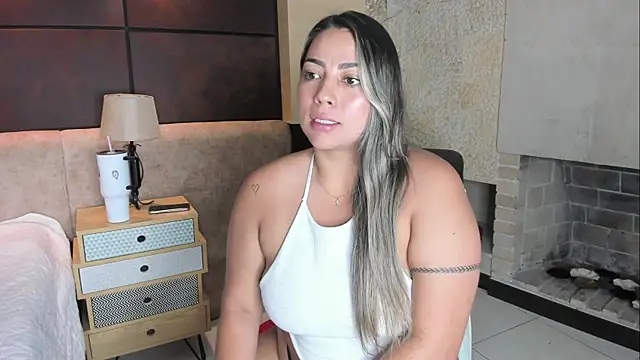 Snapshot of CandelaMartineez chatting on October 2025 03:53:01 PM CandelaMartineez online show from October 2025 03:53:01 PM