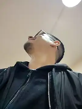 Juann-cock online show from November 2025 05:01:02 PM