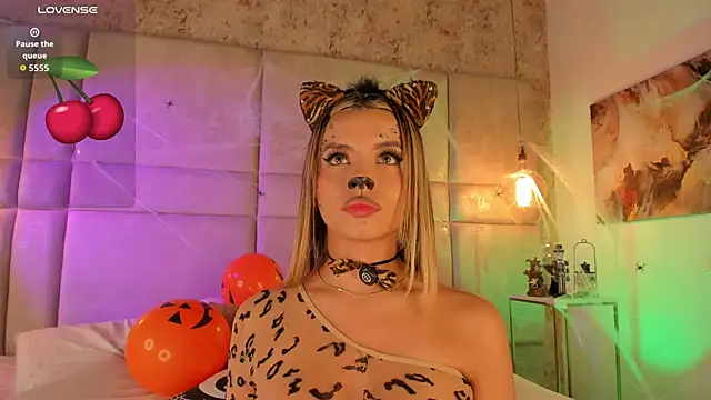 Mily Vermont online show from October 2025 09:05:02 PM