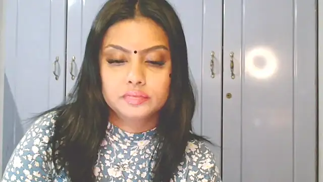 Indian GlowingMiax online show from October 2025 05:02:02 PM