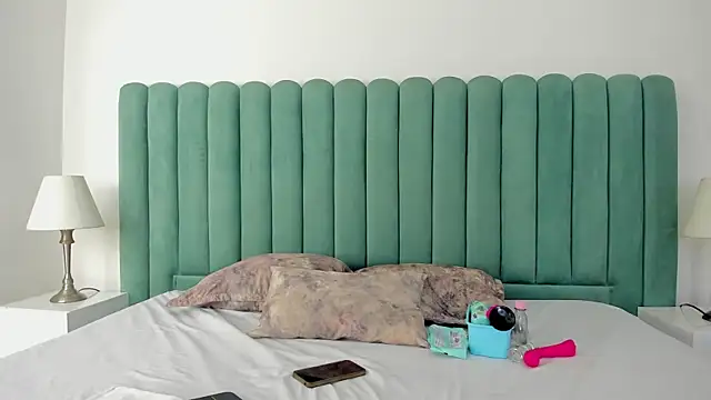 EmilyHanks  online show from November 2025 10:47:01 PM