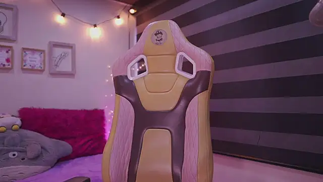 Lana Dreams  online show from November 2025 10:19:02 PM