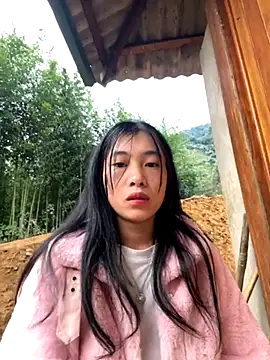 EmLy02 online show from November 2025 11:43:02 PM