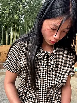 EmLy02 online show from April 2026 01:03:01 AM