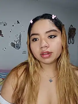 Snapshot of Emily__Hott chatting on May 2026 11:43:01 PM Emily Hott online show from May 2026 11:43:01 PM