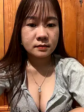 qinejr37 online show from October 2025 10:32:02 PM