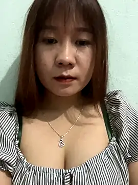 qinejr37 online show from November 2025 02:00:02 AM