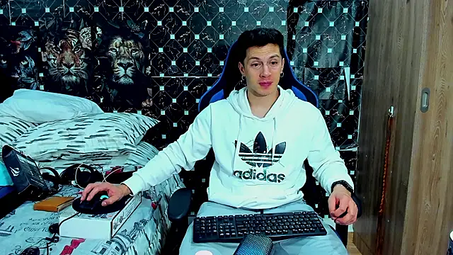 javiersexymann online show from February 2026 06:23:01 AM