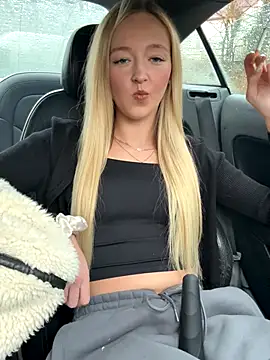 emilypeperoni online show from November 2025 01:22:02 PM