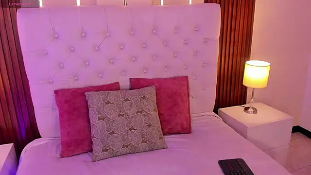 ViolettaAlemida online show from September 2025 12:18:01 PM