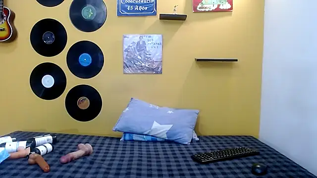 skinnyverus18 online show from April 2026 06:49:02 PM