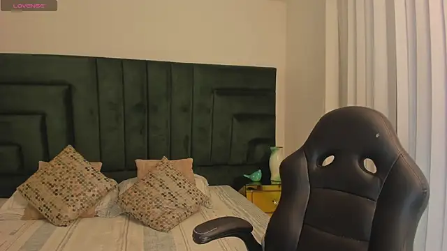 SaraWagner  online show from October 2025 12:08:02 AM