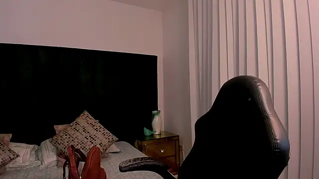 SaraWagner  online show from April 2026 12:15:01 AM