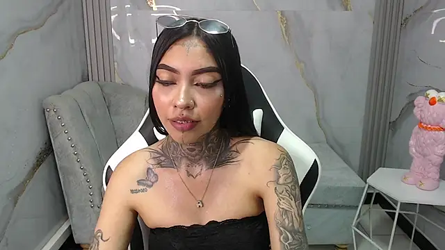 Ashley Blum v online show from October 2025 08:05:02 PM