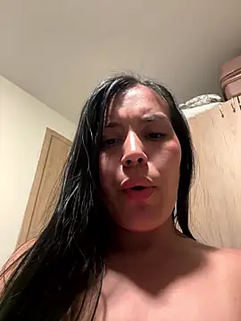 MacaW09 online show from April 2026 11:44:01 PM