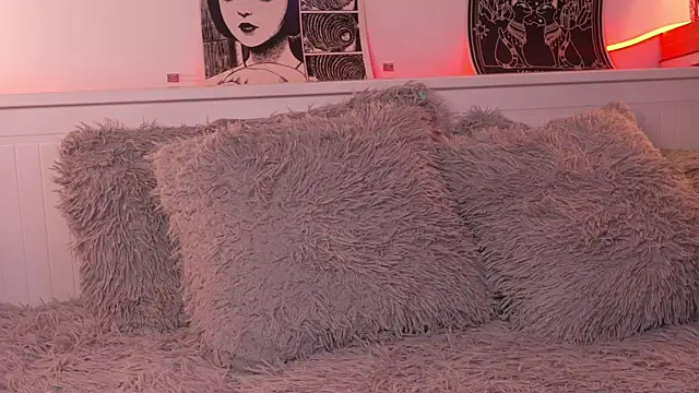 sophieee art online show from April 2026 03:40:02 AM