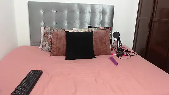 Snapshot of DaiishaWolf chatting on September 2025 07:37:01 PM DaiishaWolf online show from September 2025 07:37:01 PM