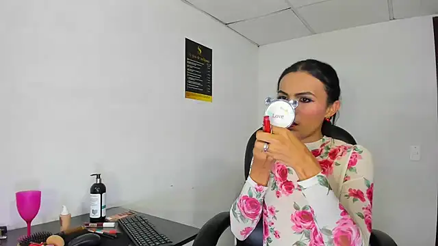 Aisha hotts777 online show from December 2025 04:14:01 PM