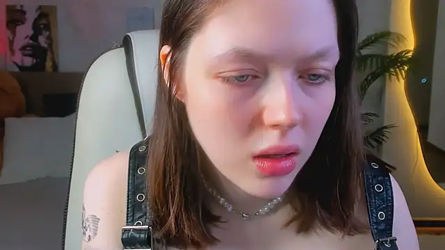 Lunar Lily online show from April 2026 05:33:02 AM