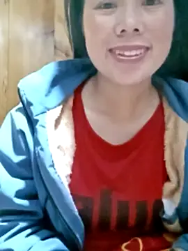 Snapshot of LyyChac chatting on November 2025 10:02:01 PM LyyChac online show from November 2025 10:02:01 PM