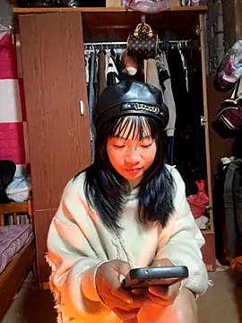 AAANINE22 online show from October 2025 01:33:02 PM