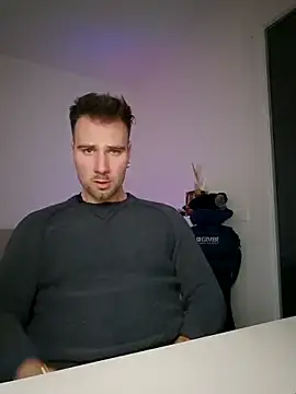 mrlyuis online show from December 2025 07:43:01 PM